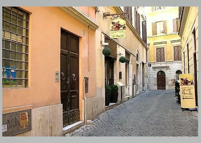 Vicolo Della Vaccarella - Pantheon